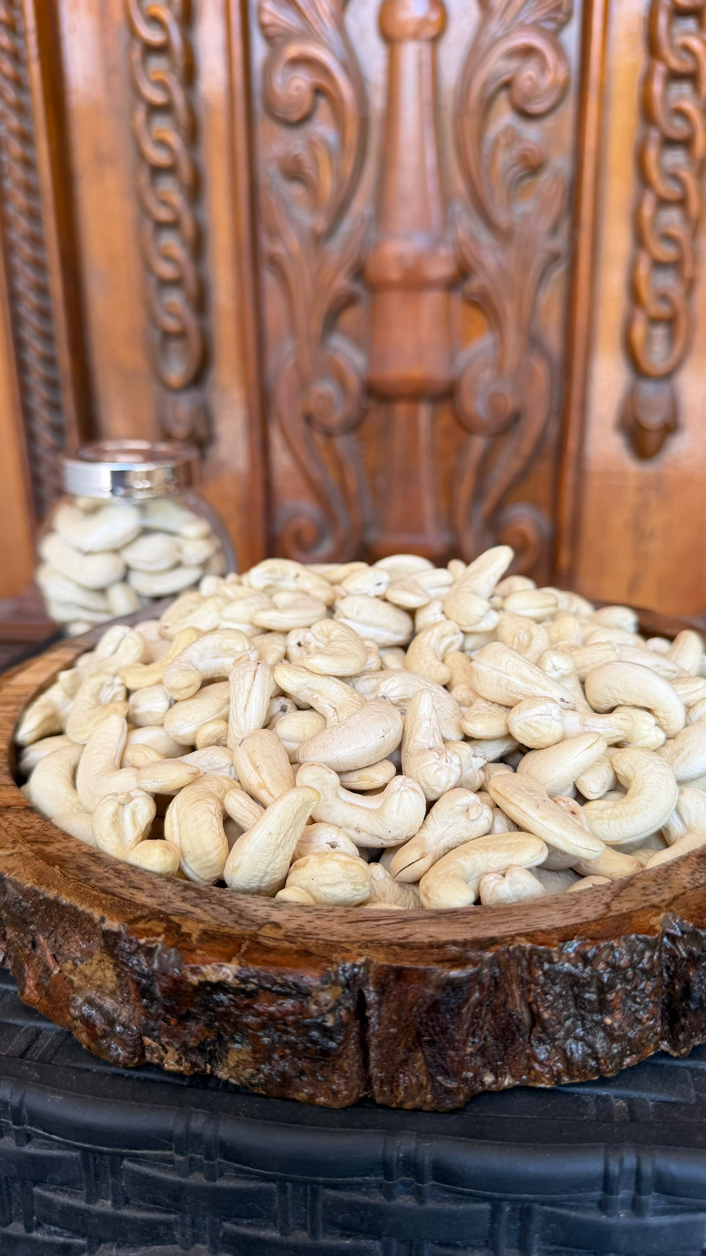 Arumbu Cashews WW240
