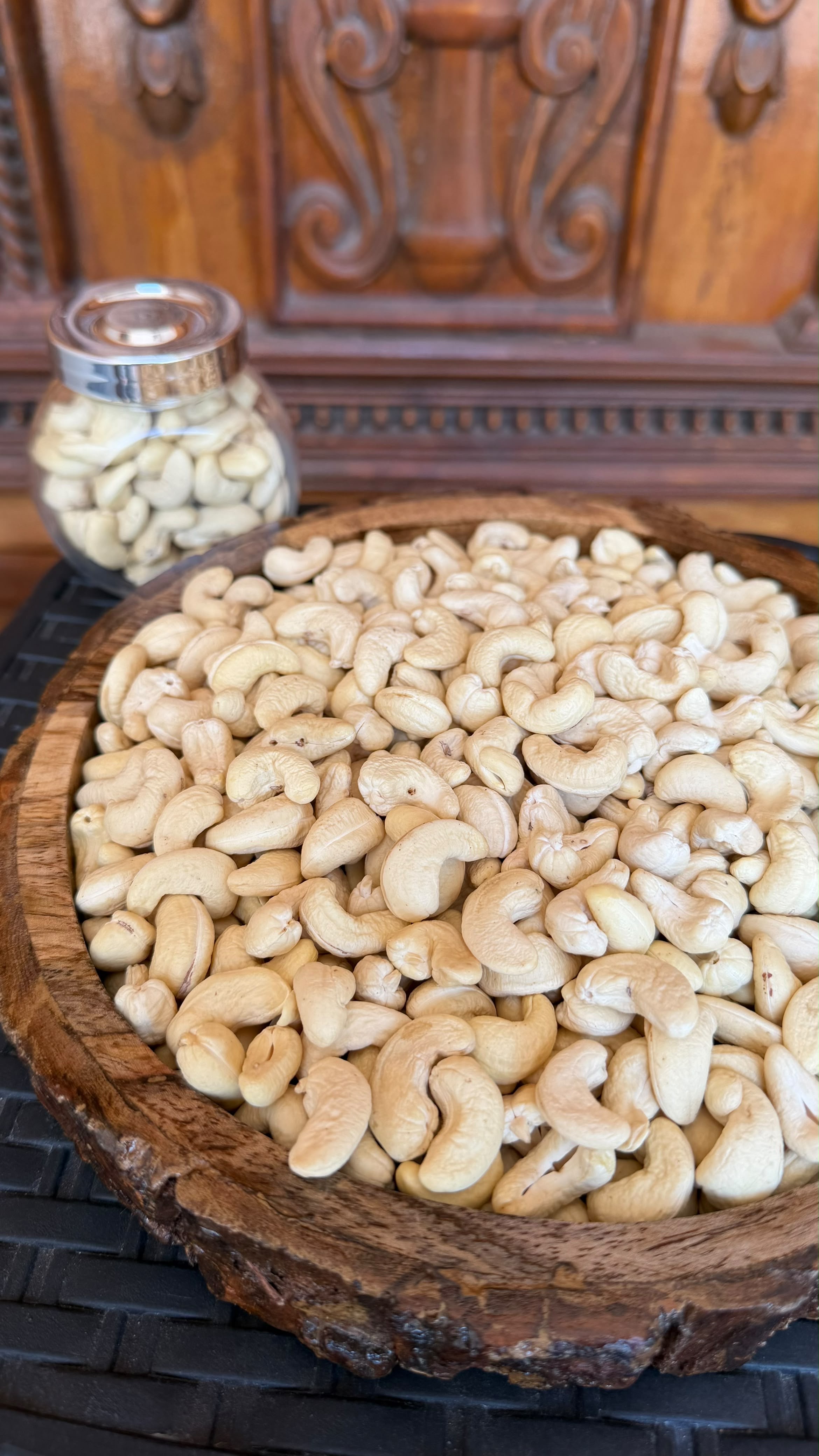 Arumbu Cashews WW400